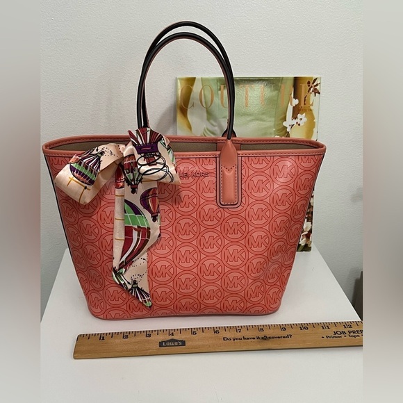 Michael Kors Coated Canvas Handbag Salmon Colored - Picture 12 of 15